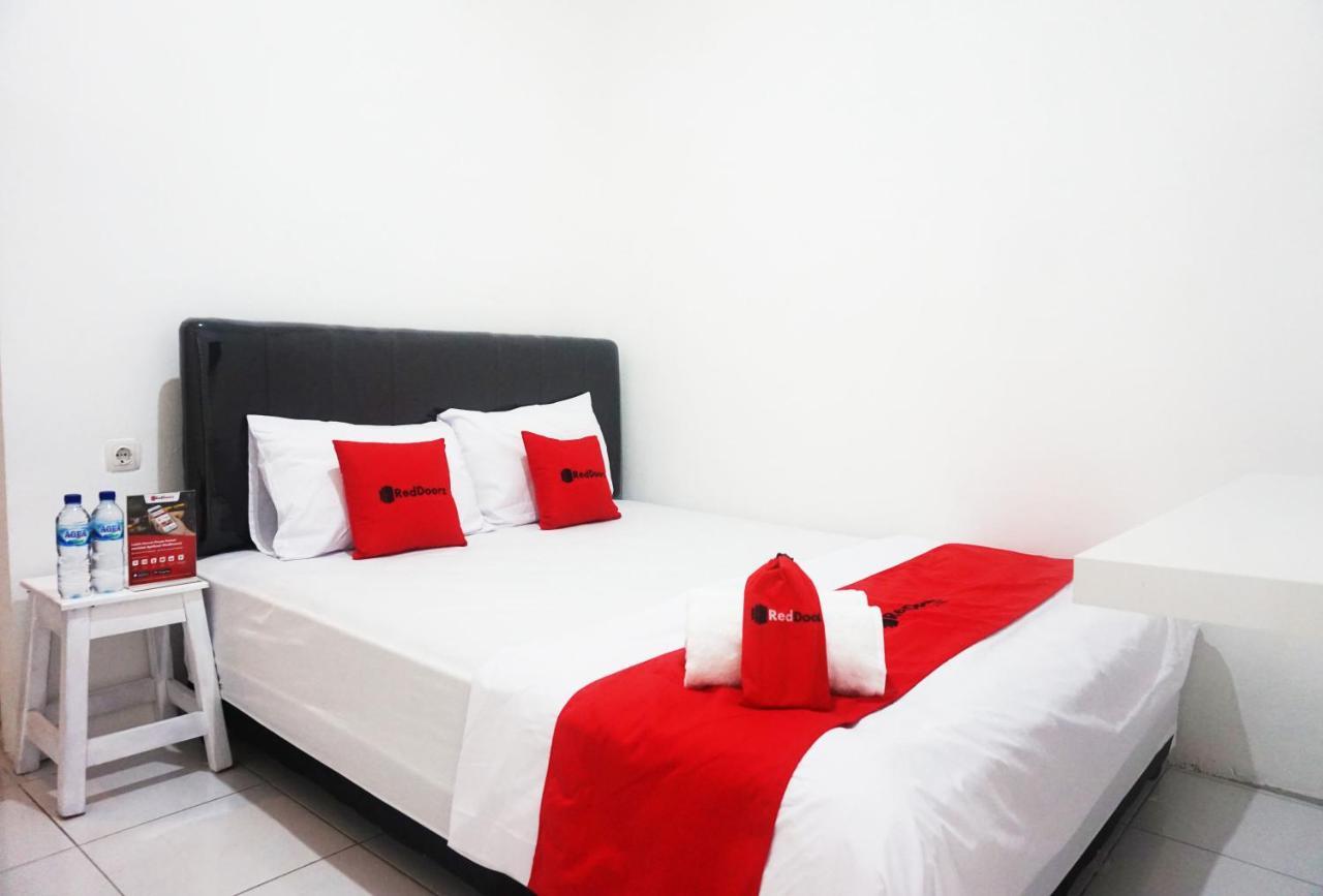 Hotel Reddoorz @ Jalan Tanjung Blitar Zewnętrze zdjęcie