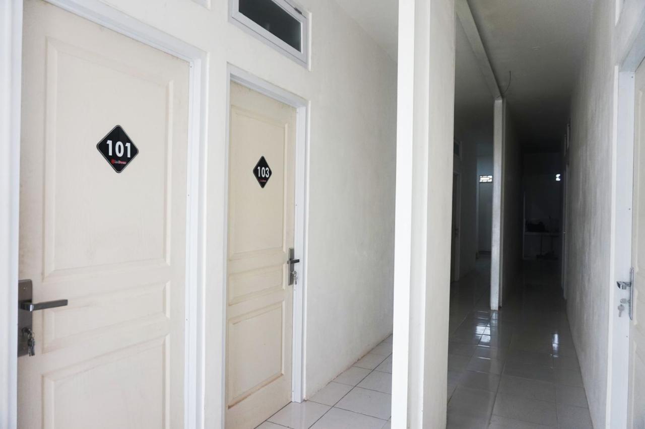 Hotel Reddoorz @ Jalan Tanjung Blitar Zewnętrze zdjęcie