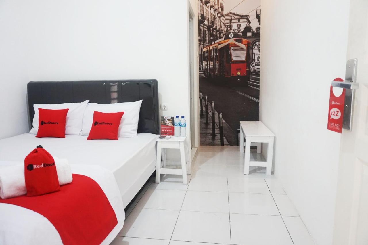 Hotel Reddoorz @ Jalan Tanjung Blitar Zewnętrze zdjęcie