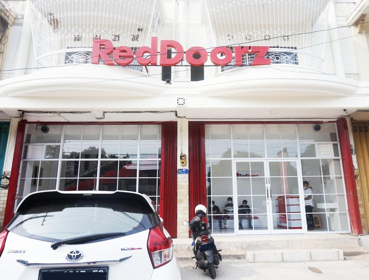 Hotel Reddoorz @ Jalan Tanjung Blitar Zewnętrze zdjęcie
