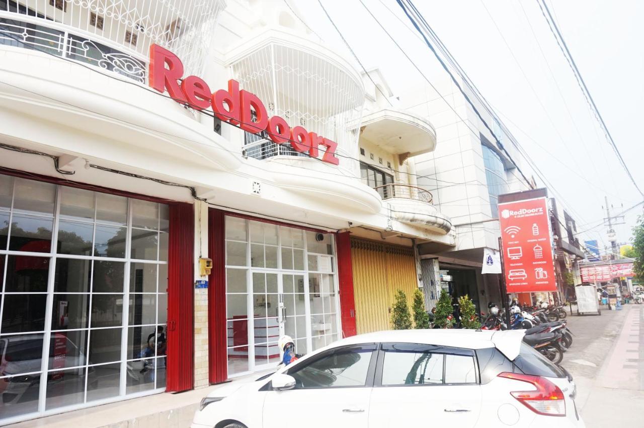Hotel Reddoorz @ Jalan Tanjung Blitar Zewnętrze zdjęcie