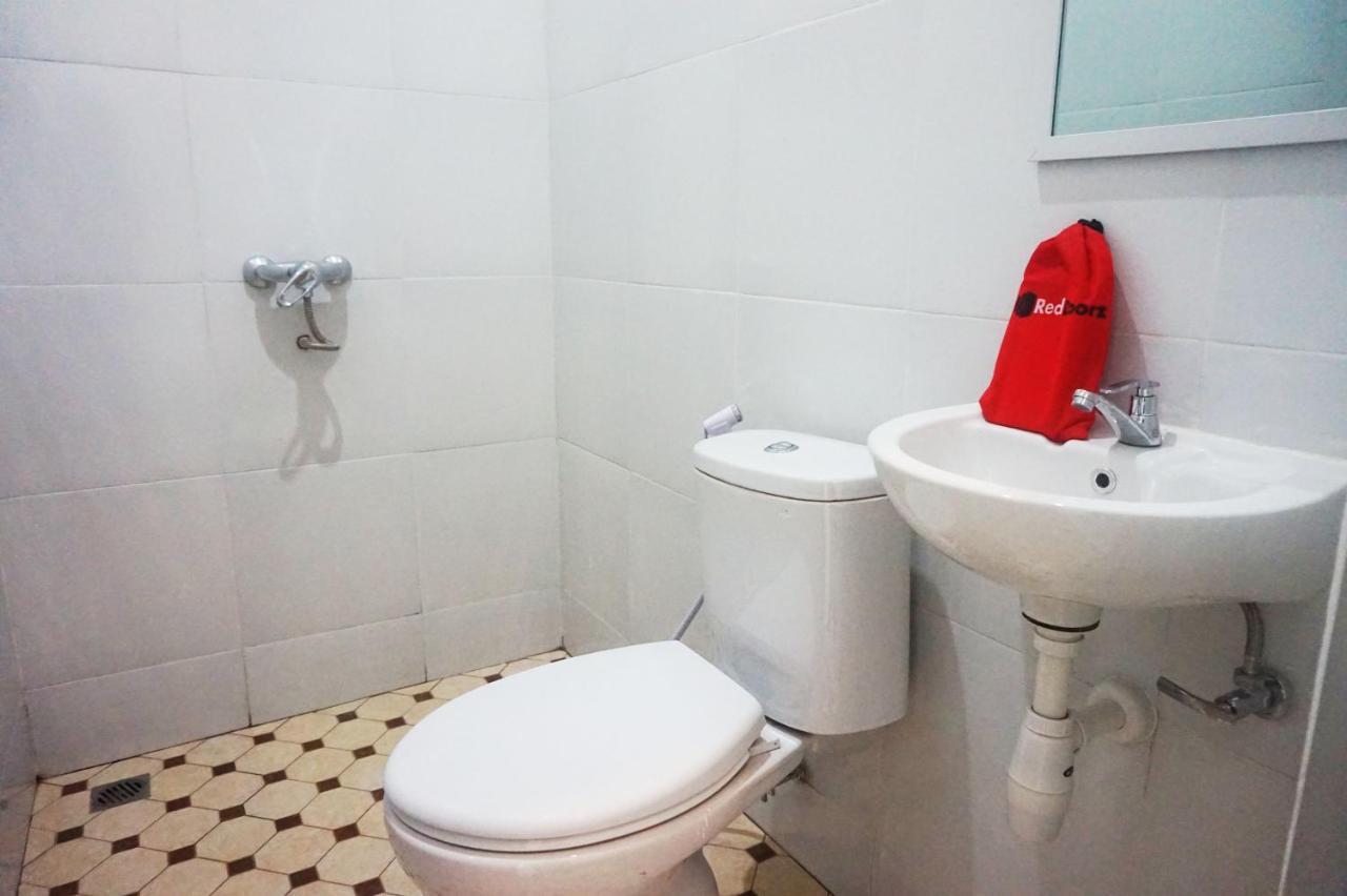 Hotel Reddoorz @ Jalan Tanjung Blitar Zewnętrze zdjęcie