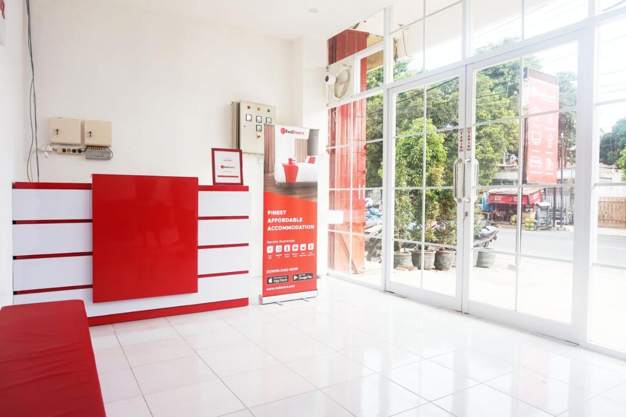 Hotel Reddoorz @ Jalan Tanjung Blitar Zewnętrze zdjęcie