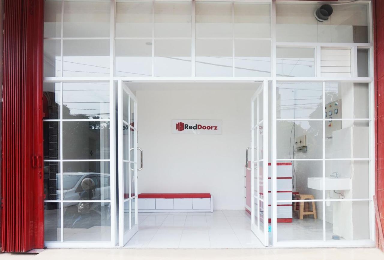 Hotel Reddoorz @ Jalan Tanjung Blitar Zewnętrze zdjęcie