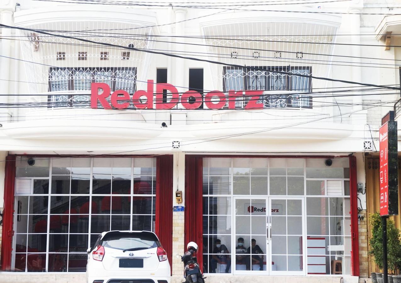 Hotel Reddoorz @ Jalan Tanjung Blitar Zewnętrze zdjęcie